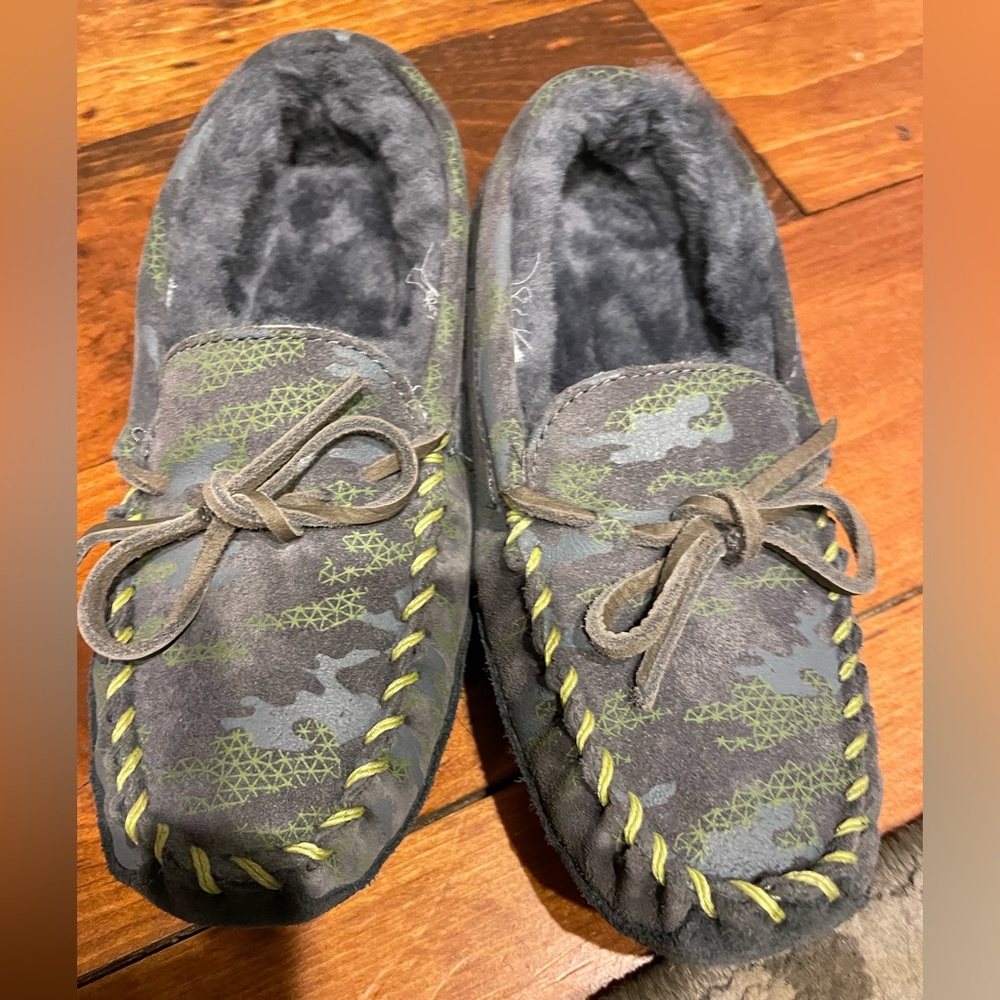 NEW ll bean boys slippers - size 3. Only tried on, never worn.